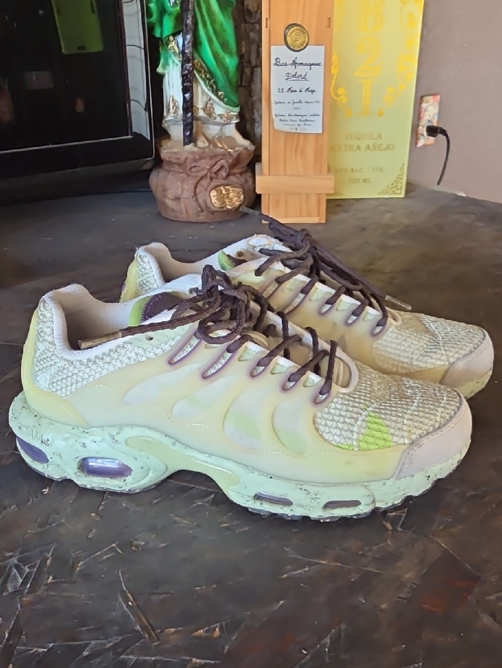 Light Green Mesh Athletic Sneakers with Brown Laces